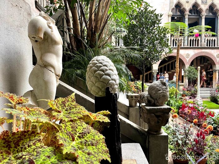 isabella stewart gardner museum courtyard boston fall